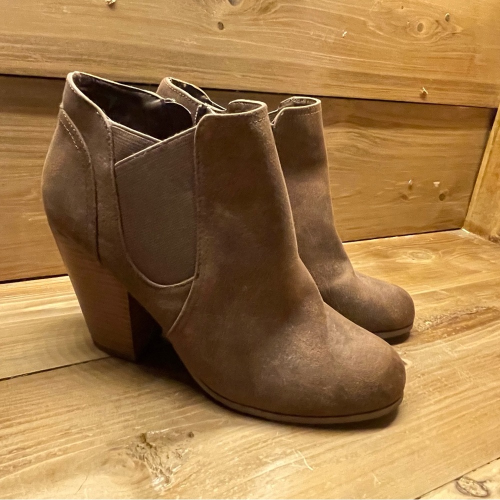 Fergaliciois Ankle Booties Boots Heels - Size 6.5- Brown